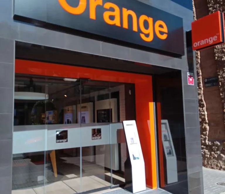 Fachada de la tienda Orange de Vila-real